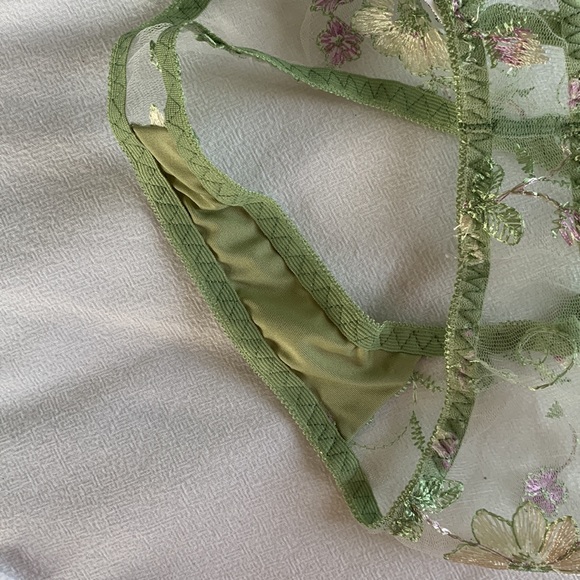 lace lingerie set - Picture 2 of 3